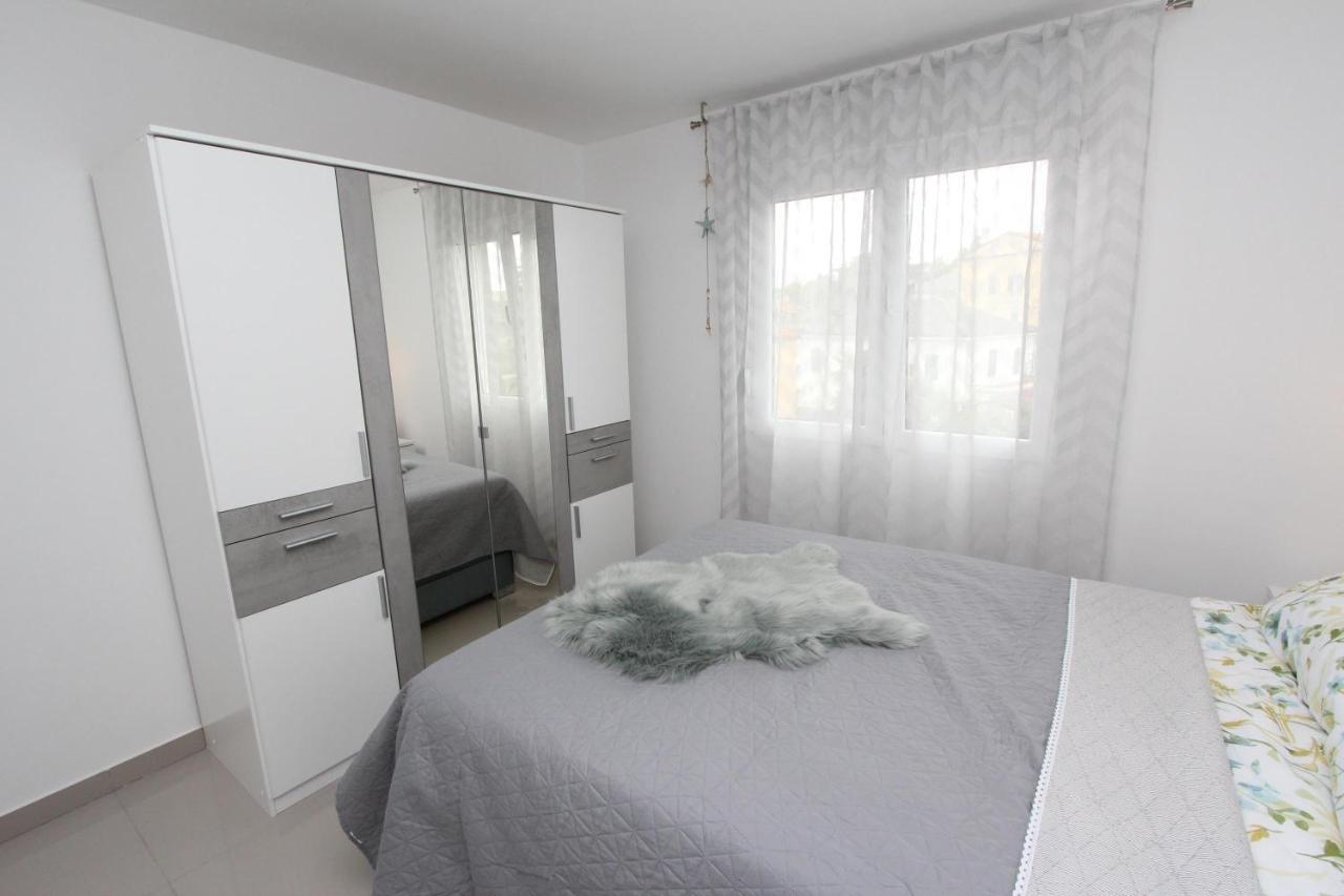 Apartment Sorriso 2 Rovinj Exteriör bild